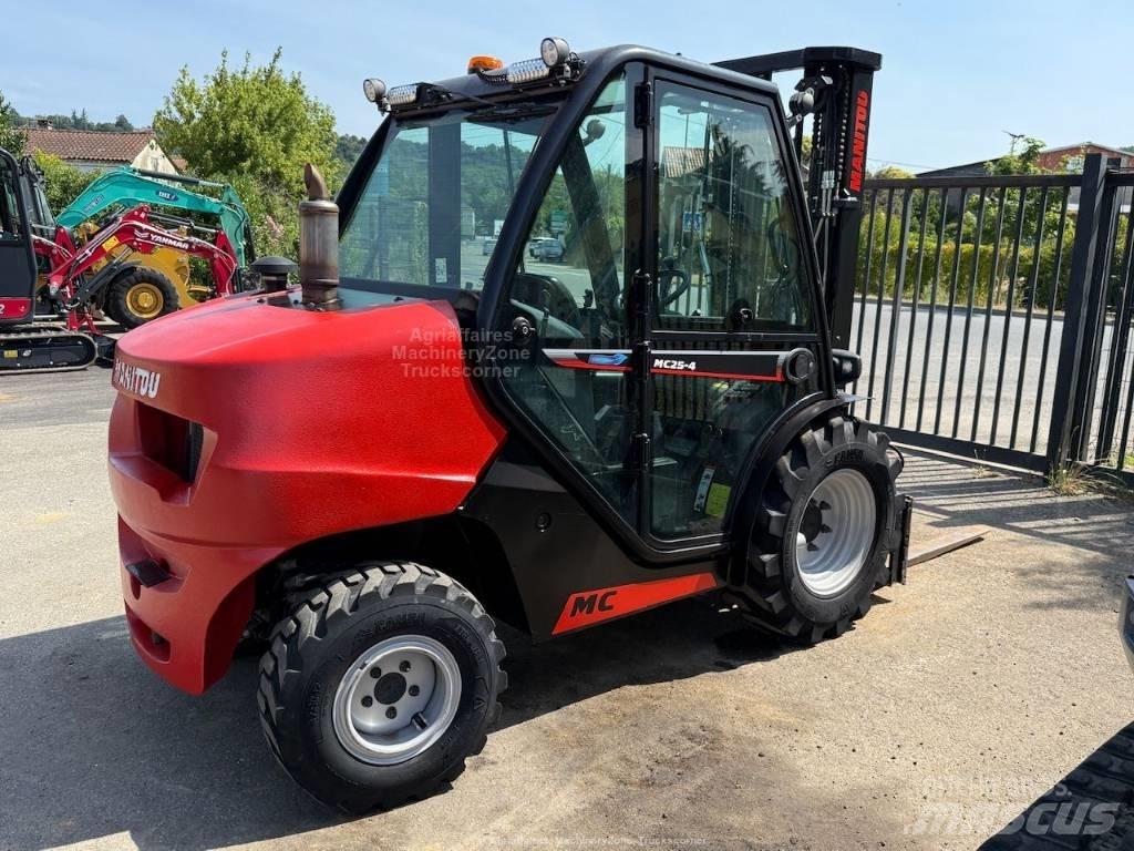 Manitou MC 25 Chariot tout terrain