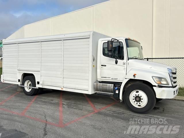 Hino 338 Camion de livraison de boisson