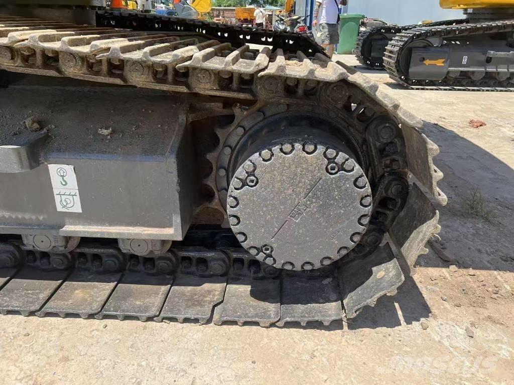 Komatsu 220 Pelle sur chenilles