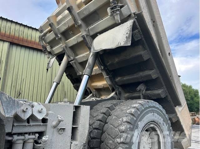 Komatsu HD605-7 Tombereau rigide