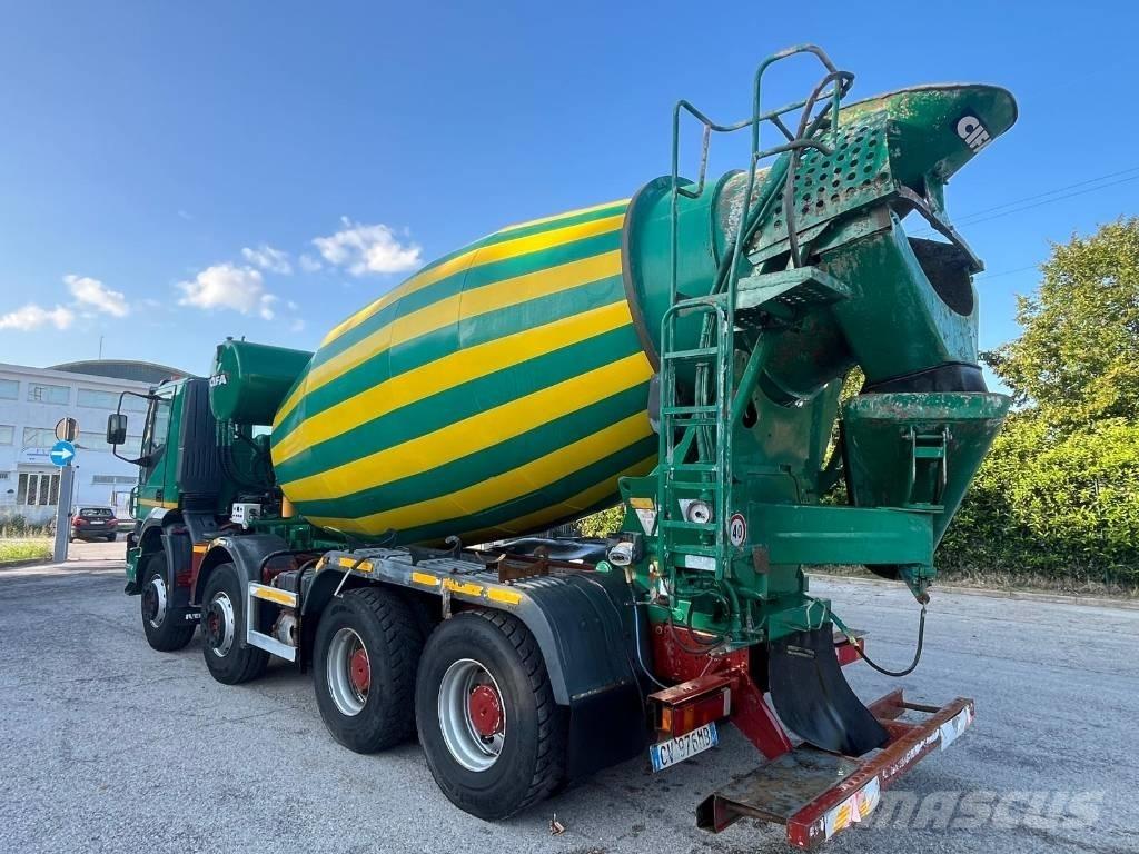 Iveco Trakker 440 Camion malaxeur