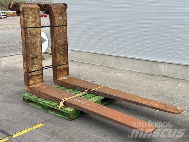 CAT 25-30 ton /988 Fourche