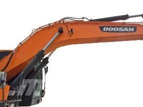 Doosan DX 210 W Pelle sur pneus