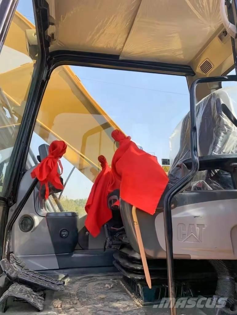 CAT 324 D Pelle sur chenilles