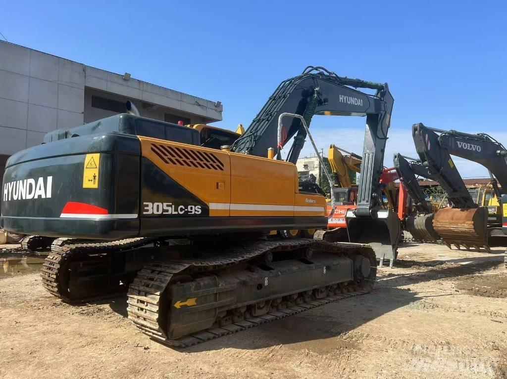 Hyundai Robex 305 LC Pelle sur chenilles