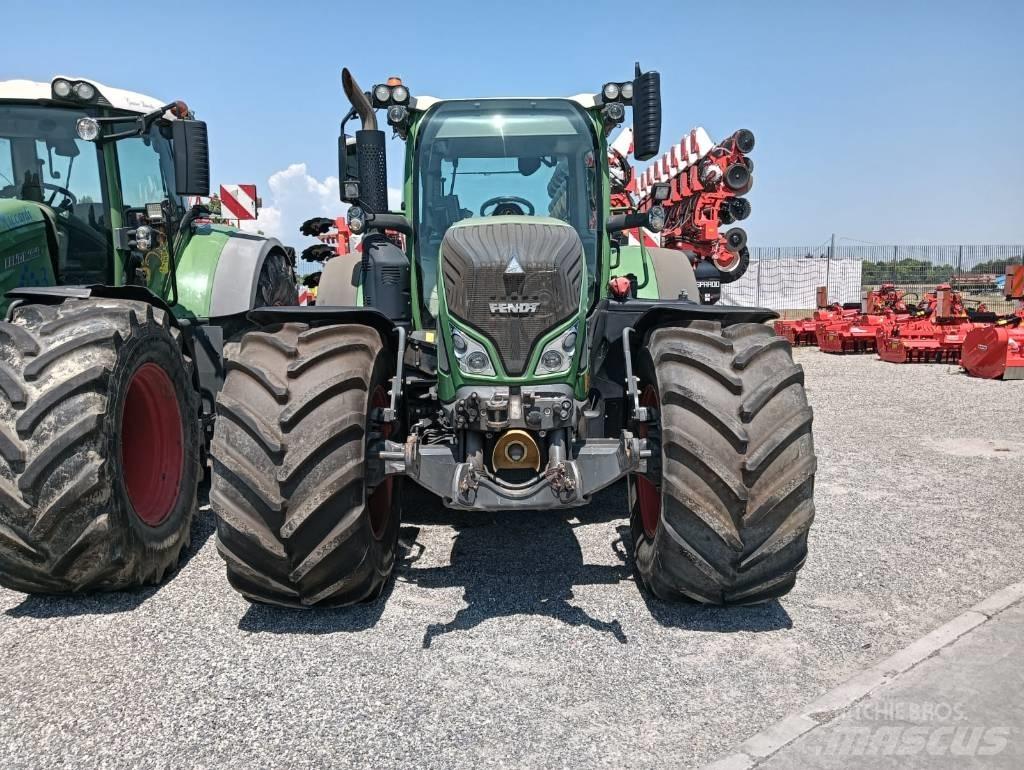 Fendt 718 Vario Tracteur
