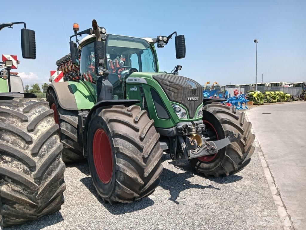 Fendt 718 Vario Tracteur