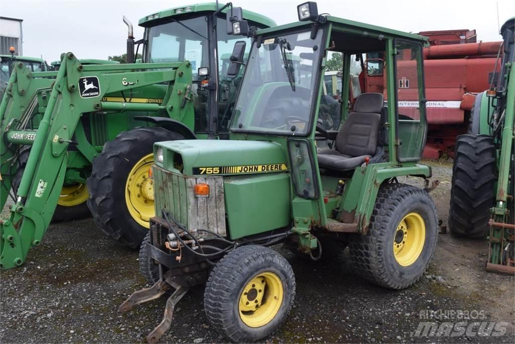 John Deere 755 Tracteur