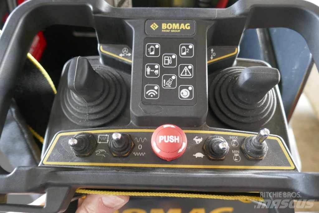 Bomag BMP 8500 Rouleau à gazon