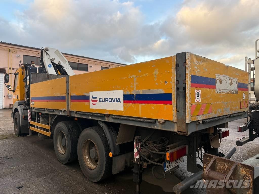 Renault Kerax 370.34 Camion plateau ridelle avec grue