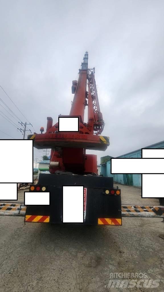 Liebherr LTM 1055-1 Grues tout terrain