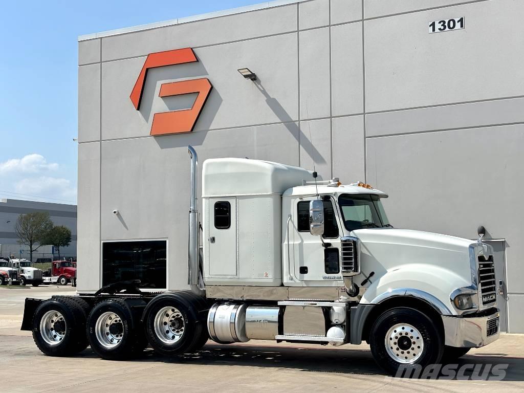 Mack Titan TD 713 Tracteur routier