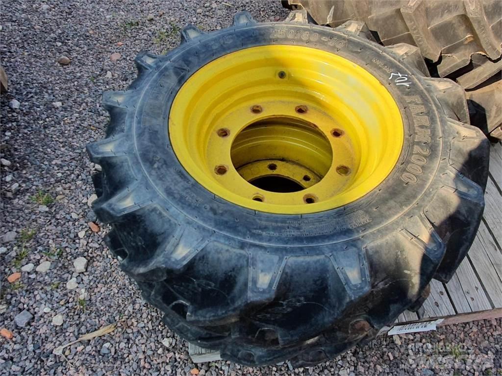 BKT 250/80-16 x2 Pneus, roues et jantes