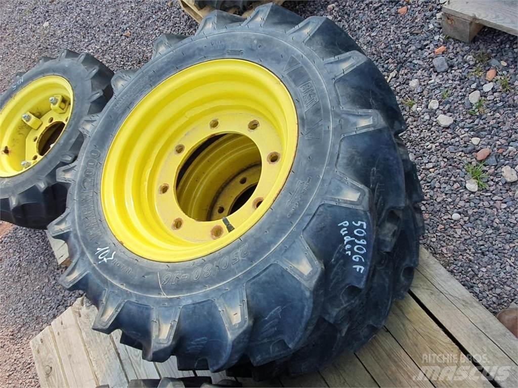 BKT 250/80-16 x2 Pneus, roues et jantes