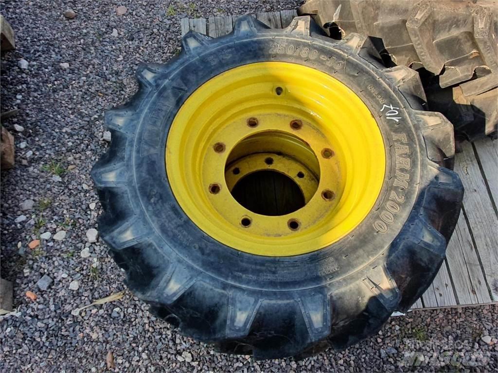 BKT 250/80-16 x2 Pneus, roues et jantes
