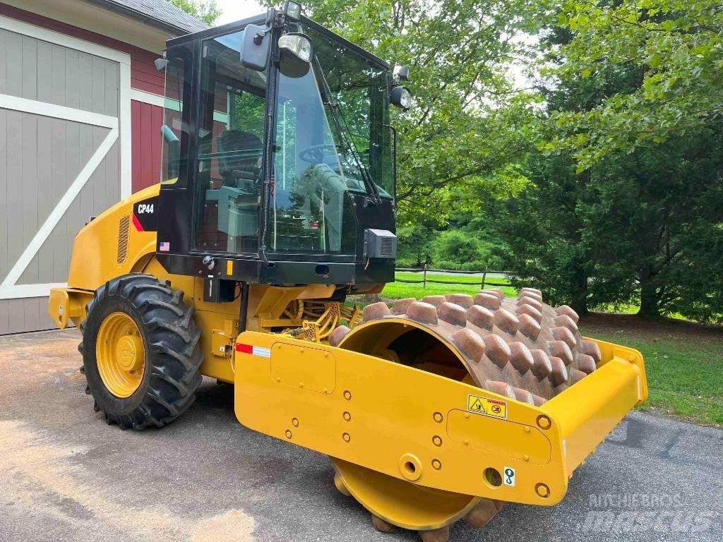 CAT CP 44 Rouleaux monocylindre