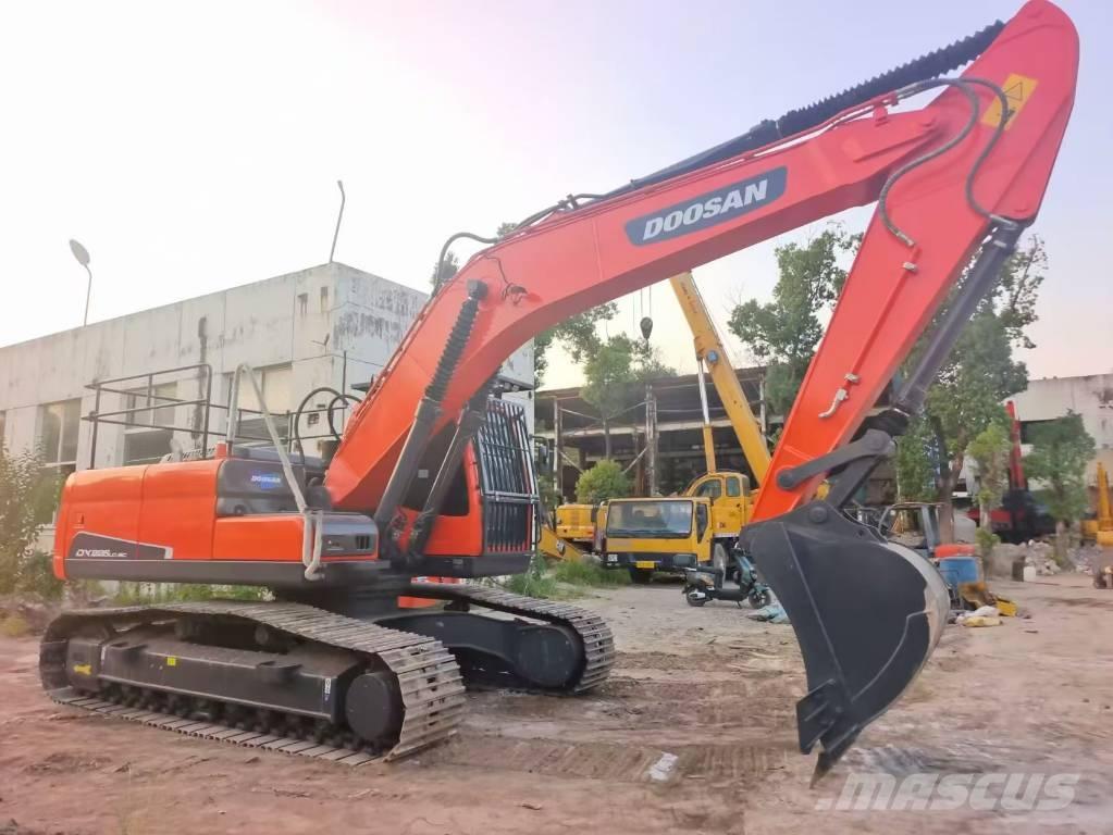 Doosan DX 225 LC Pelle sur chenilles