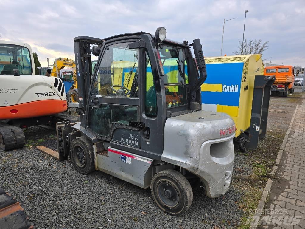 Nissan 30 YG1D2A30Q Chariots diesel