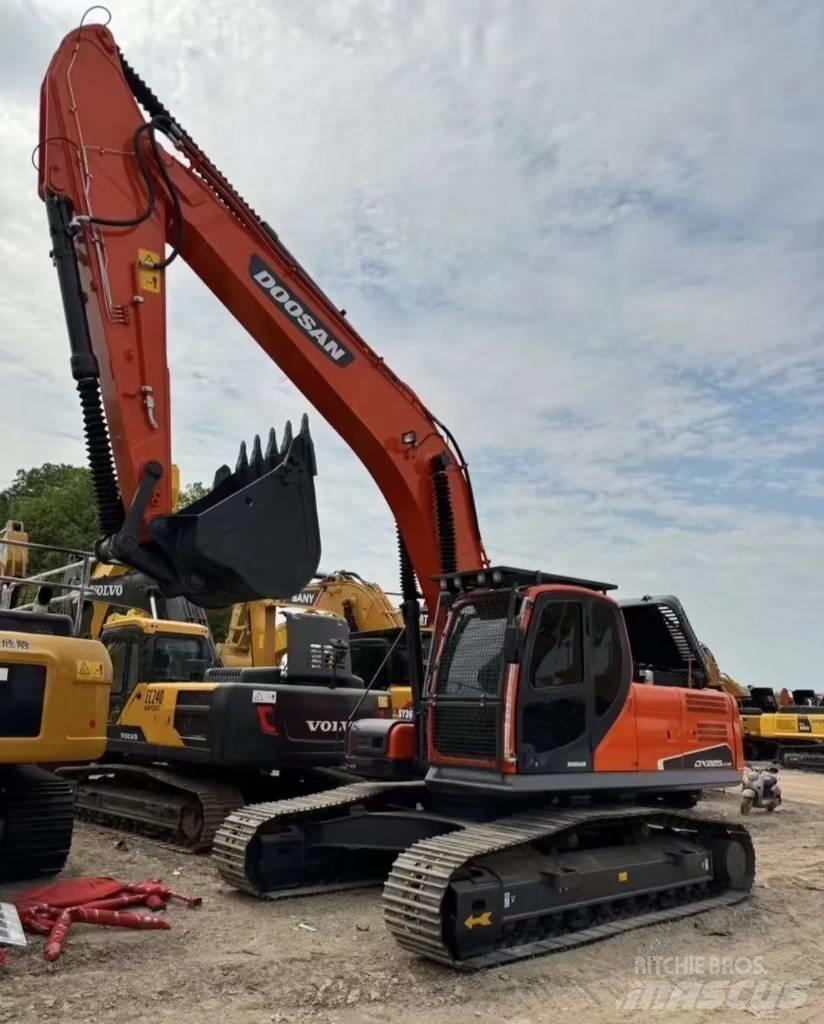 Doosan DX 225 Pelle sur chenilles