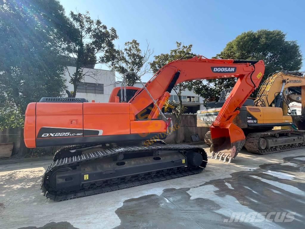 Doosan DX 225 LC Pelle sur chenilles