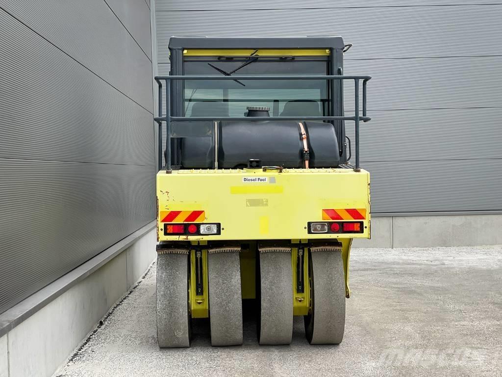 Ammann AP 240 Rouleaux à pneumatiques