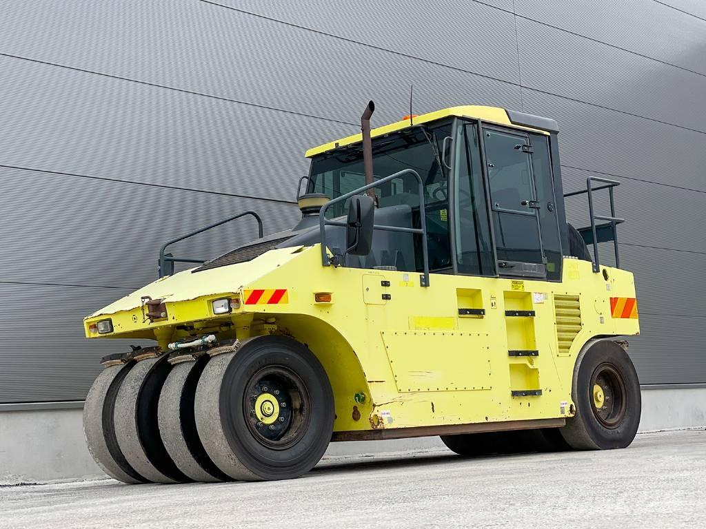 Ammann AP 240 Rouleaux à pneumatiques