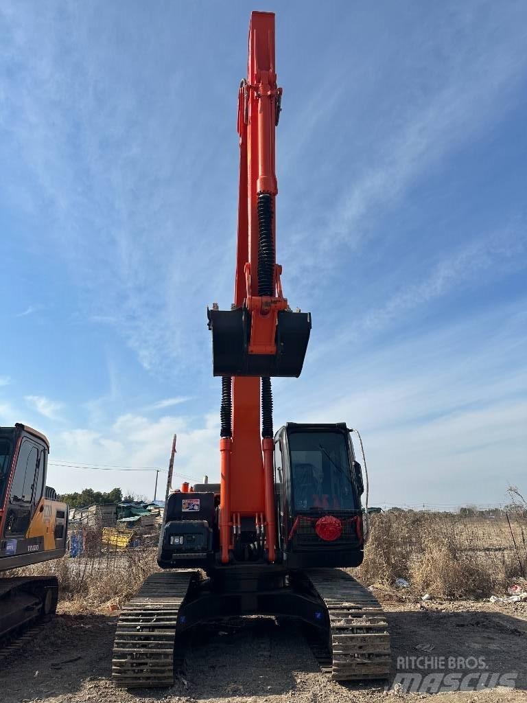 Hitachi ZX 200 Pelle sur chenilles