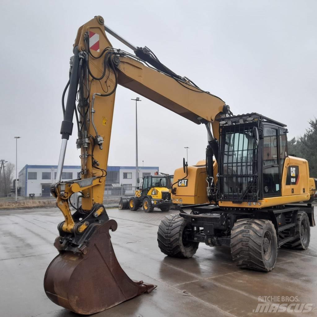 CAT M 318 F Pelle sur pneus