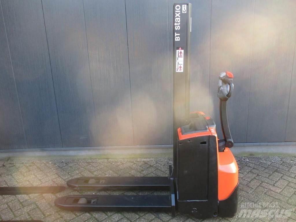 BT SWE 080L Gerbeur accompagnant
