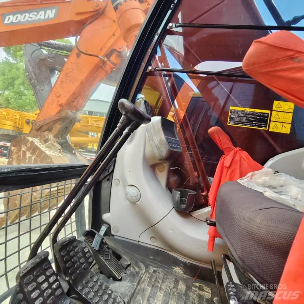 Hitachi ZX 210 Pelle sur chenilles