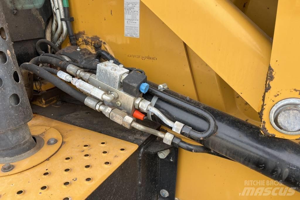 CAT 432 F2 Tractopelle