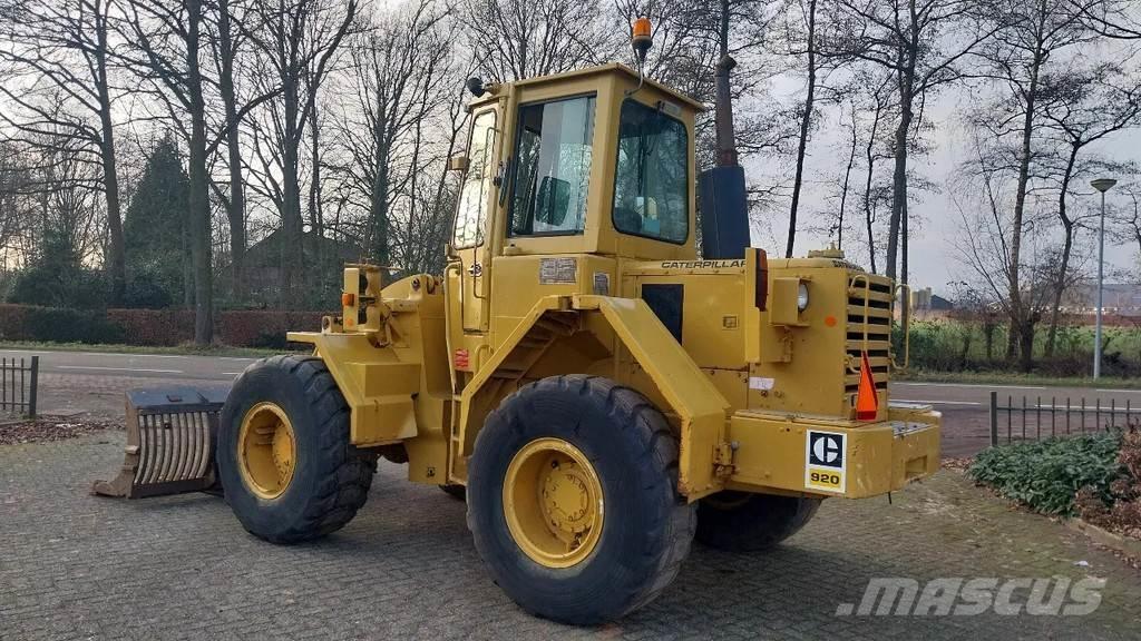 CAT 920 Chargeuse sur pneus