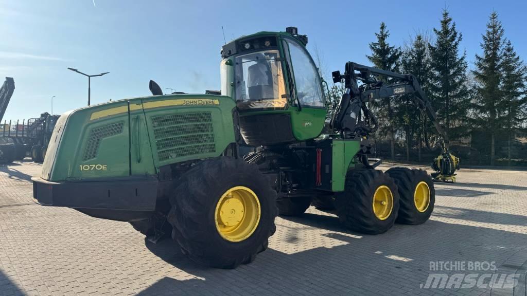 John Deere 1070 E Abatteuse
