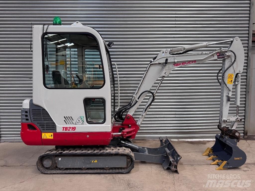 Takeuchi TB 219 Mini pelle < 7t