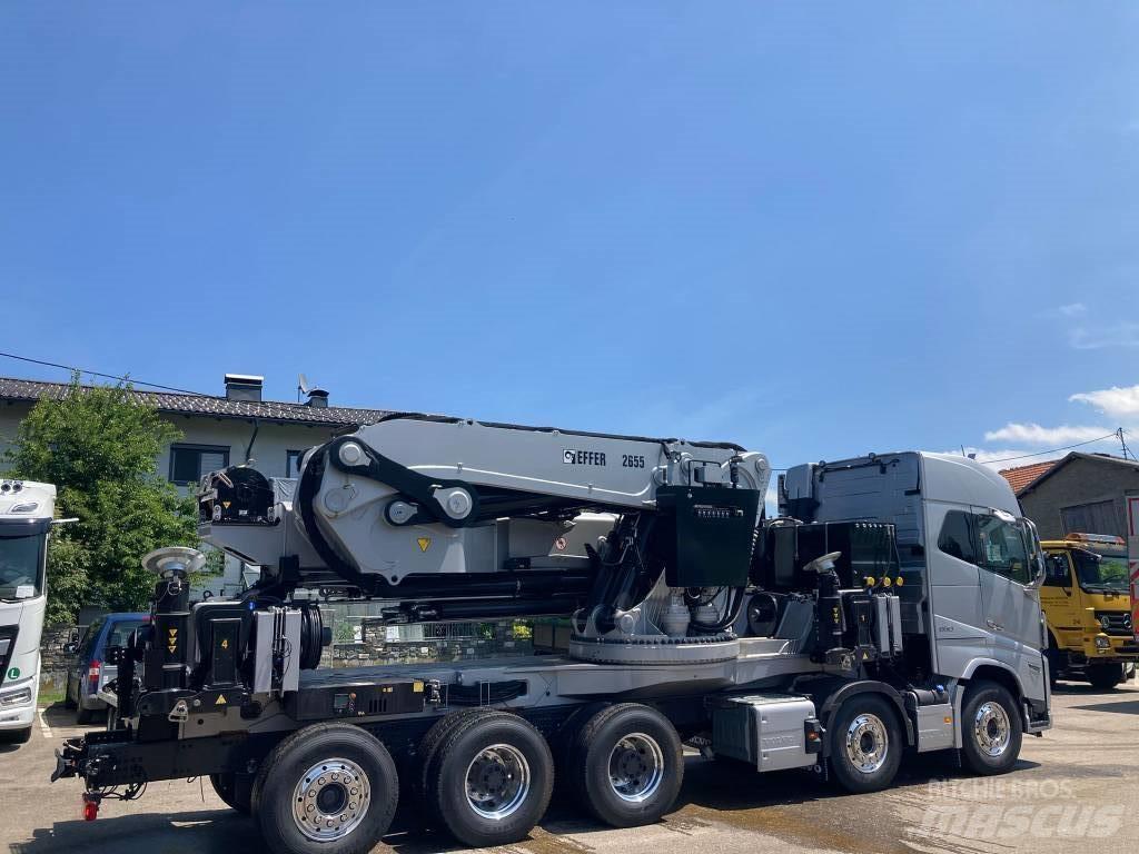 Volvo FH16-650 Camion plateau ridelle avec grue