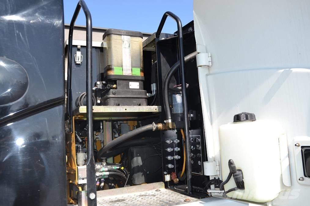 CAT M 313 D Pelle sur pneus