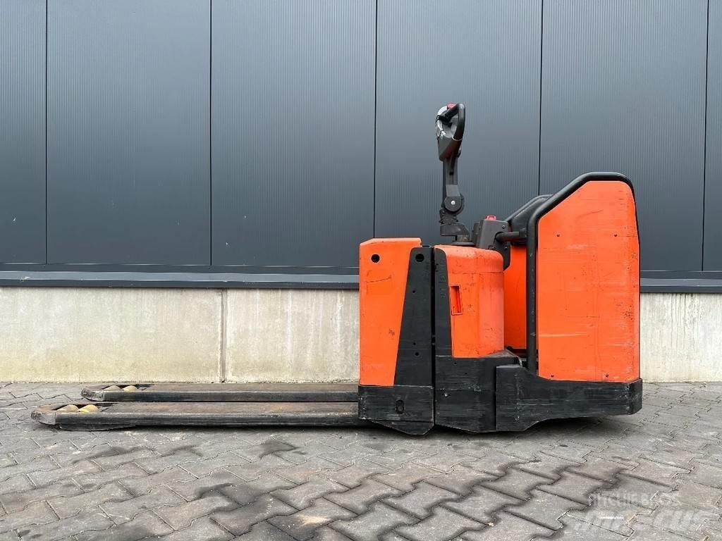 BT LPE200/8 Gerbeur accompagnant