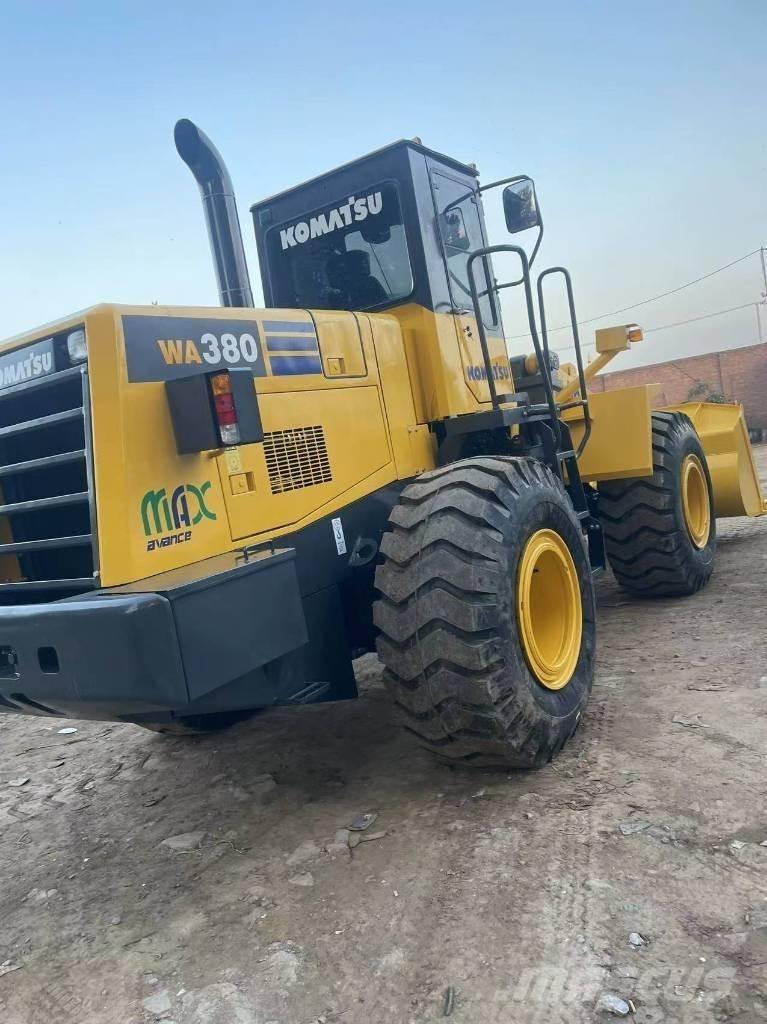 Komatsu WA 380 Chargeuse sur pneus