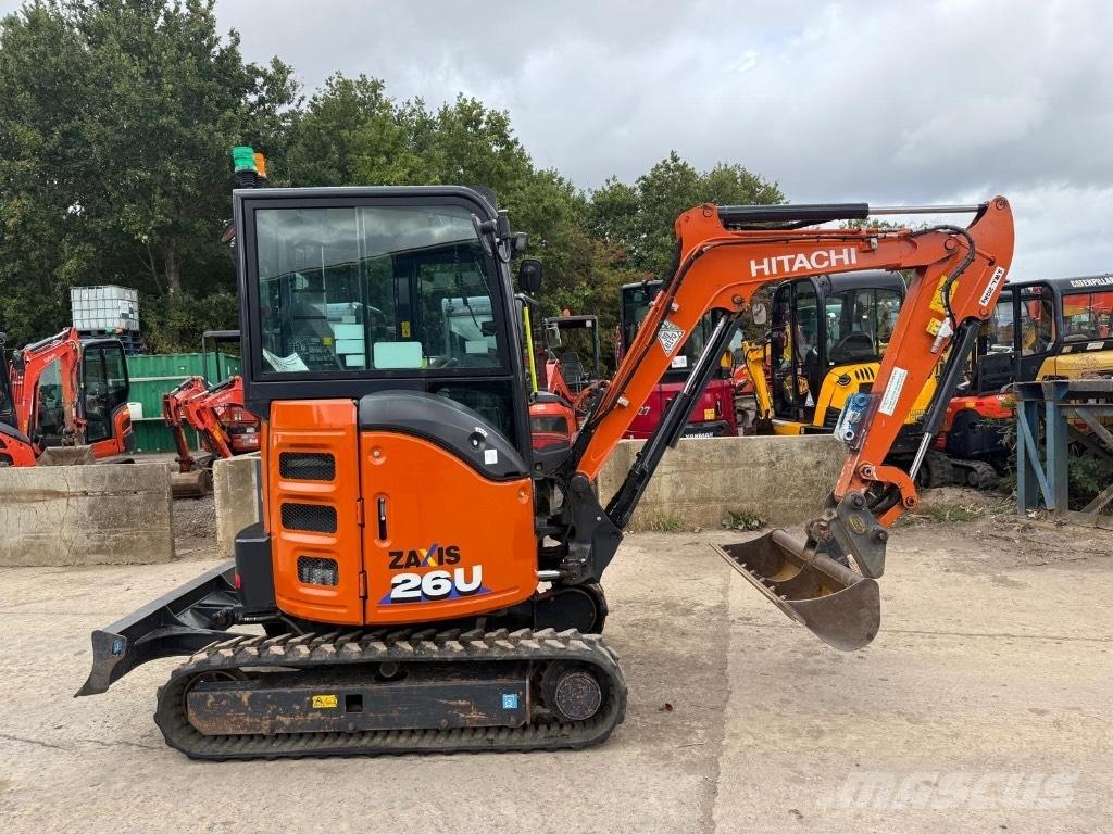 Hitachi ZX 26 U-6 CR Mini pelle < 7t