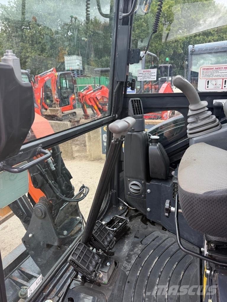 Hitachi ZX 26 U-6 CR Mini pelle < 7t