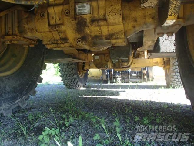 DEERE 410J Tractopelle