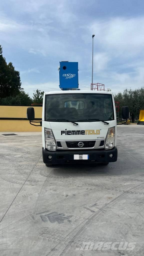 Nissan SOCAGE DA324 Camion nacelle
