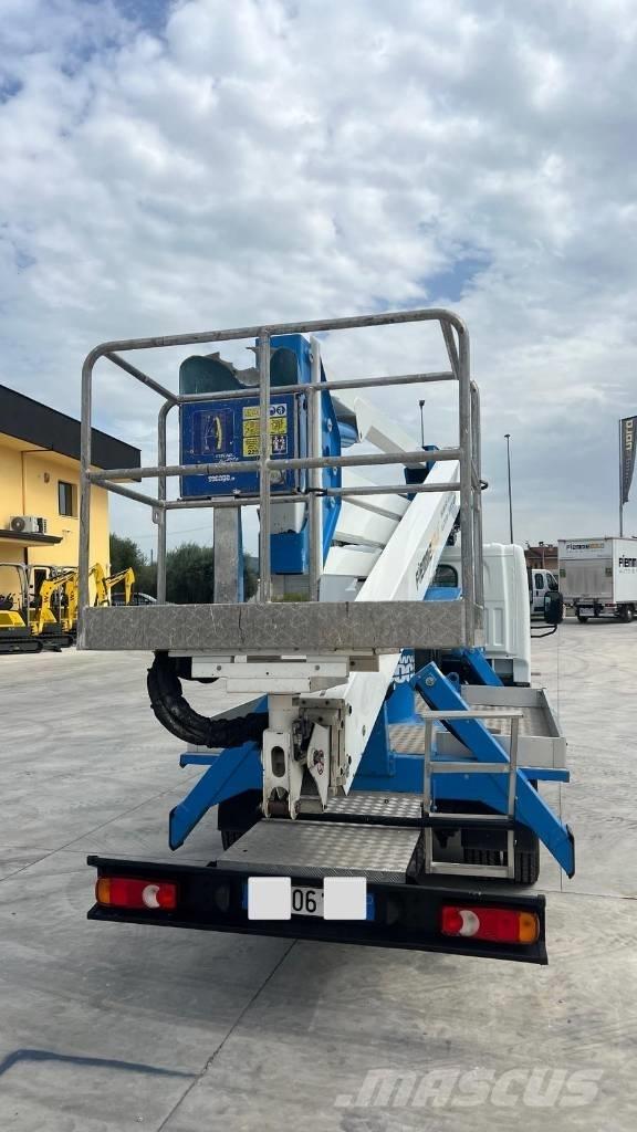 Nissan SOCAGE DA324 Camion nacelle
