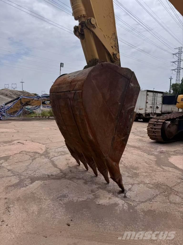 Komatsu PC 400-8 Pelles amphibies