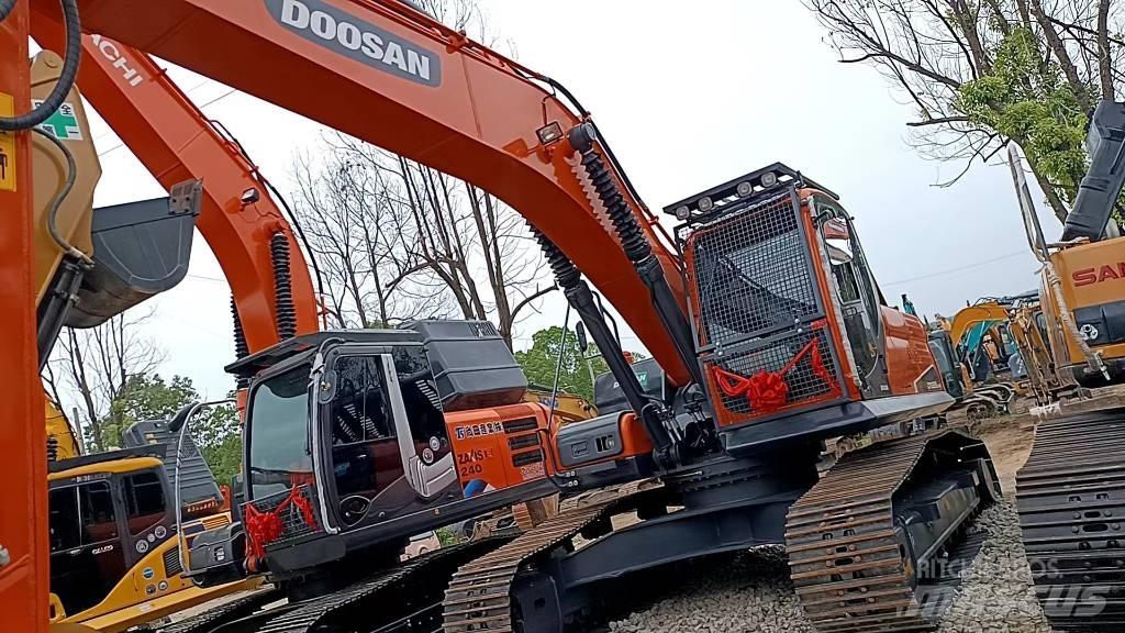 Doosan DX 225 LC Pelle sur chenilles