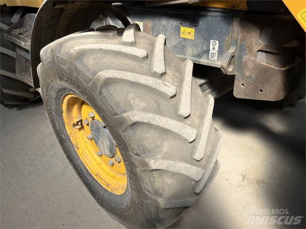 Fermec 860 Tractopelle