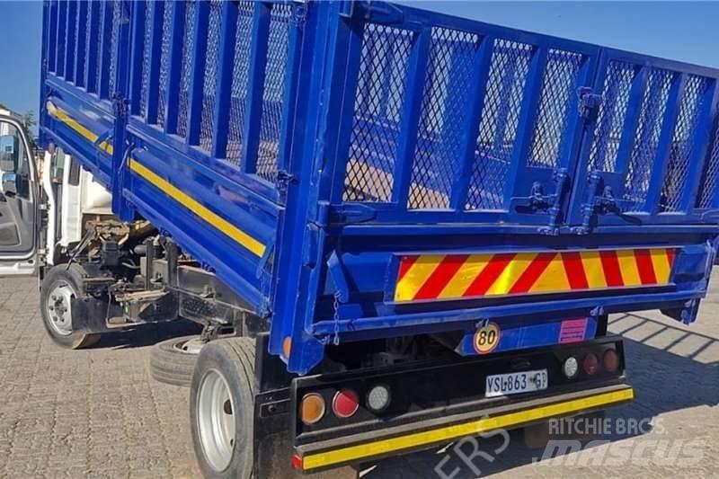 Isuzu NQR500 Autre camion