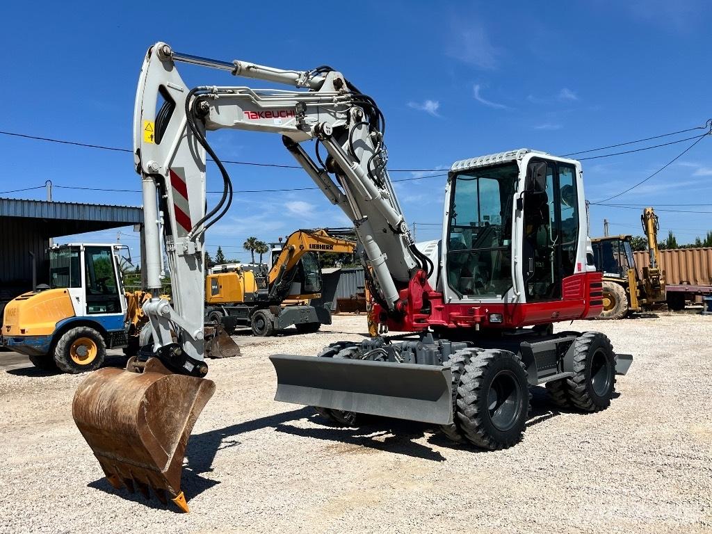 Takeuchi TB 295 Pelle sur pneus
