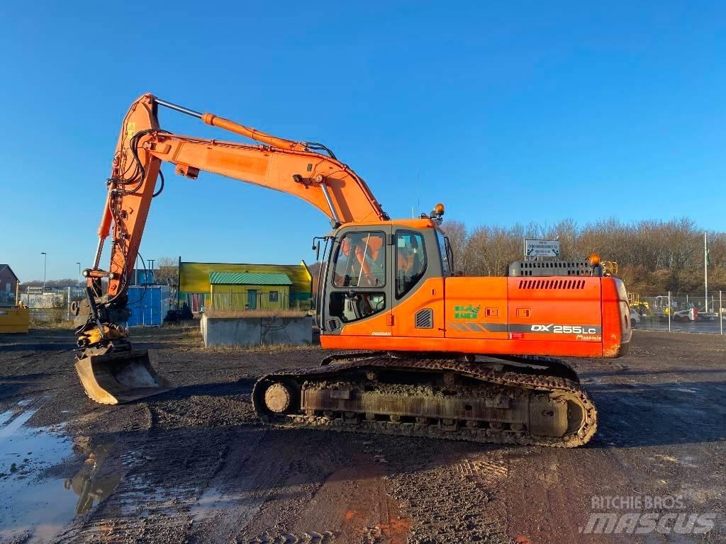 Doosan DX 255 LC Pelle sur chenilles