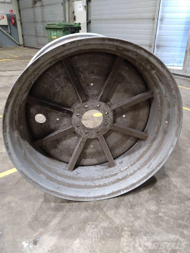 Massey Ferguson 7718 Pneus, roues et jantes
